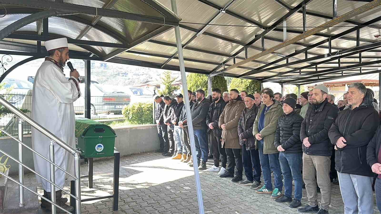 Eşi tarafından vurularak öldürülen kadın son yolculuğuna uğurlandı