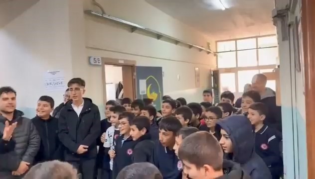 İlahi akımına Elazığ’da katıldı