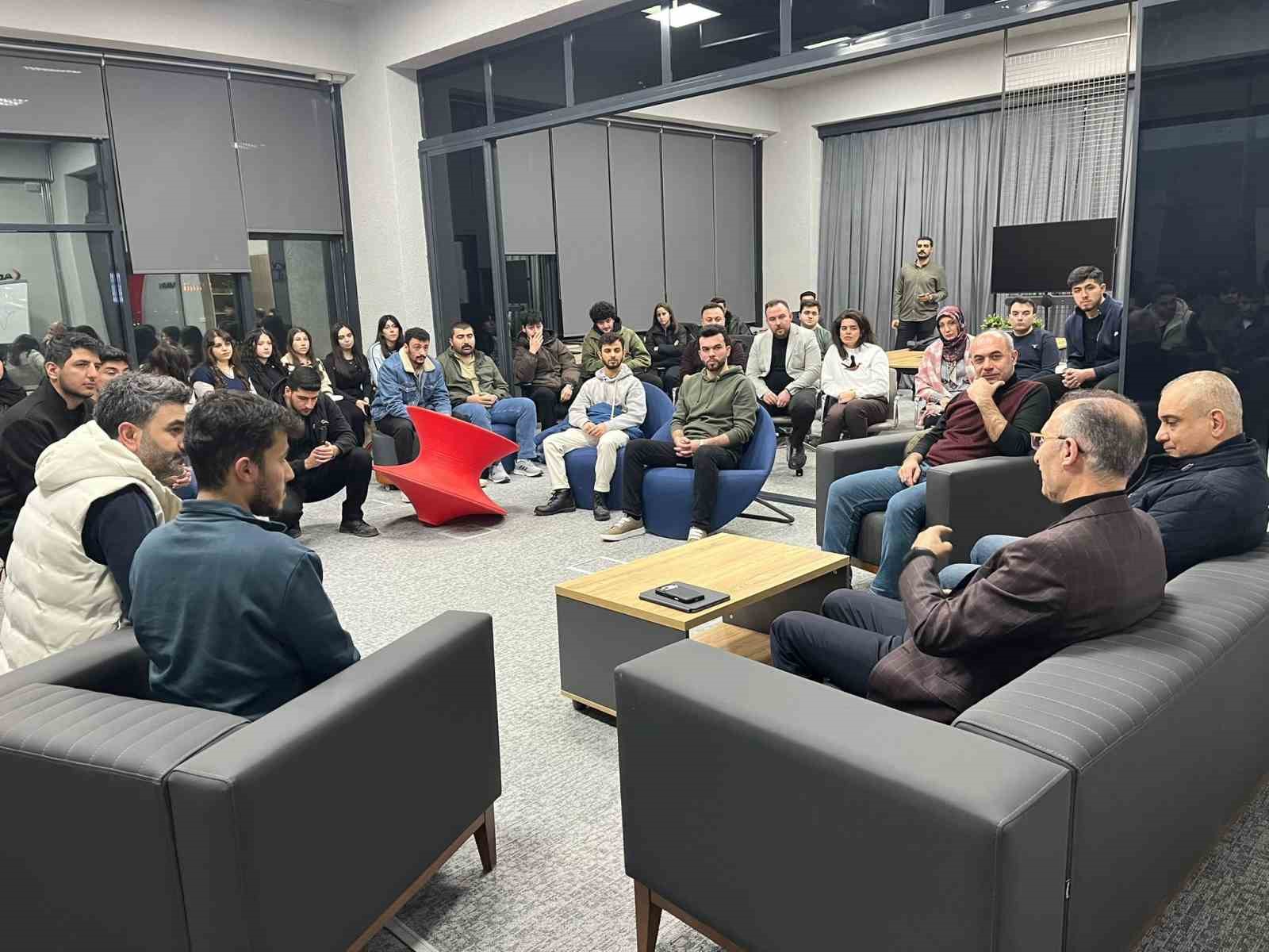 Rekt&ouml;r G&ouml;ktaş, &ccedil;alışan &ouml;ğrencilerle sahurda buluştu
