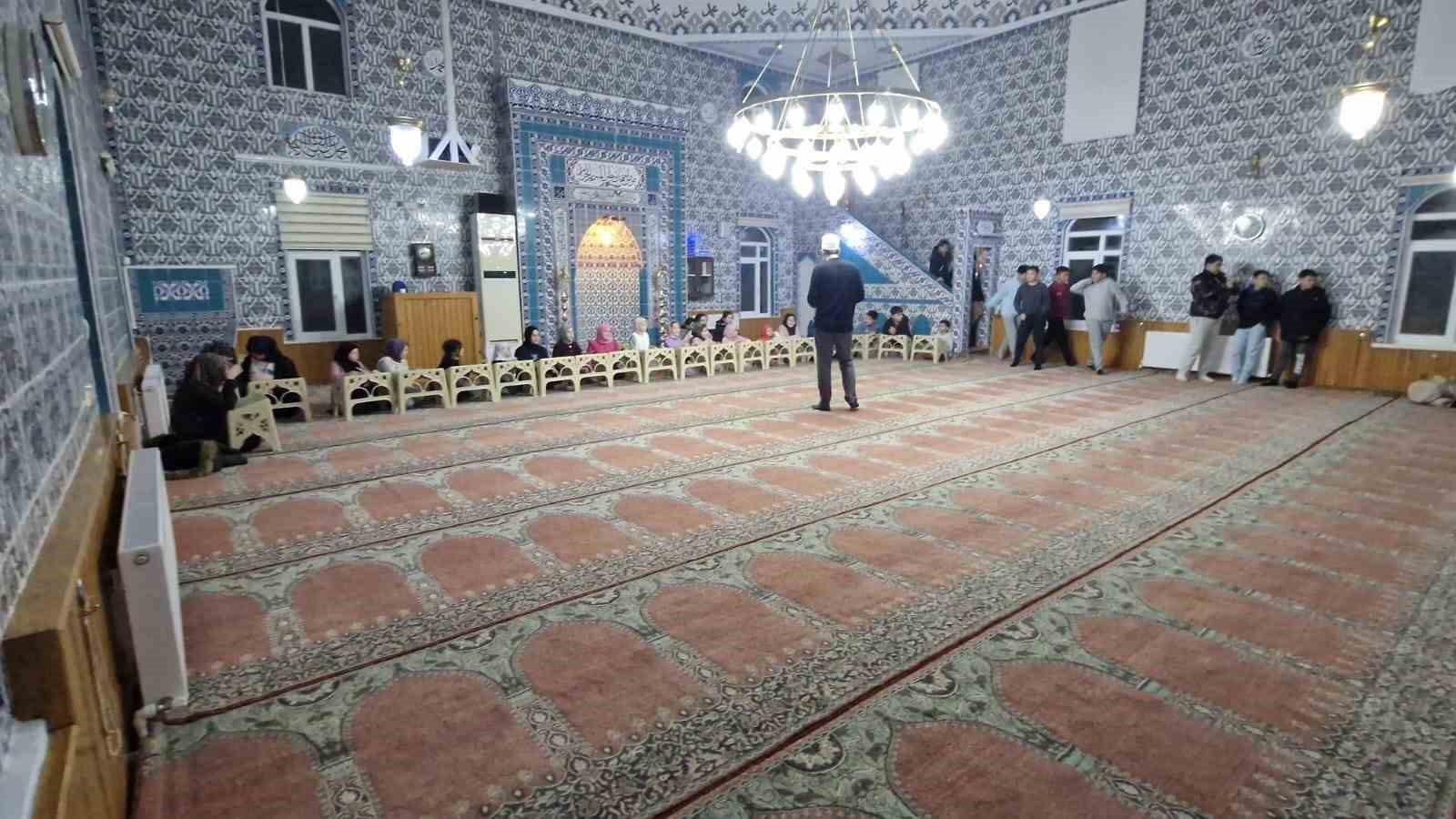 Kırka’da Ramazan neşesi: Camiler çocuklarla çiçek açtı