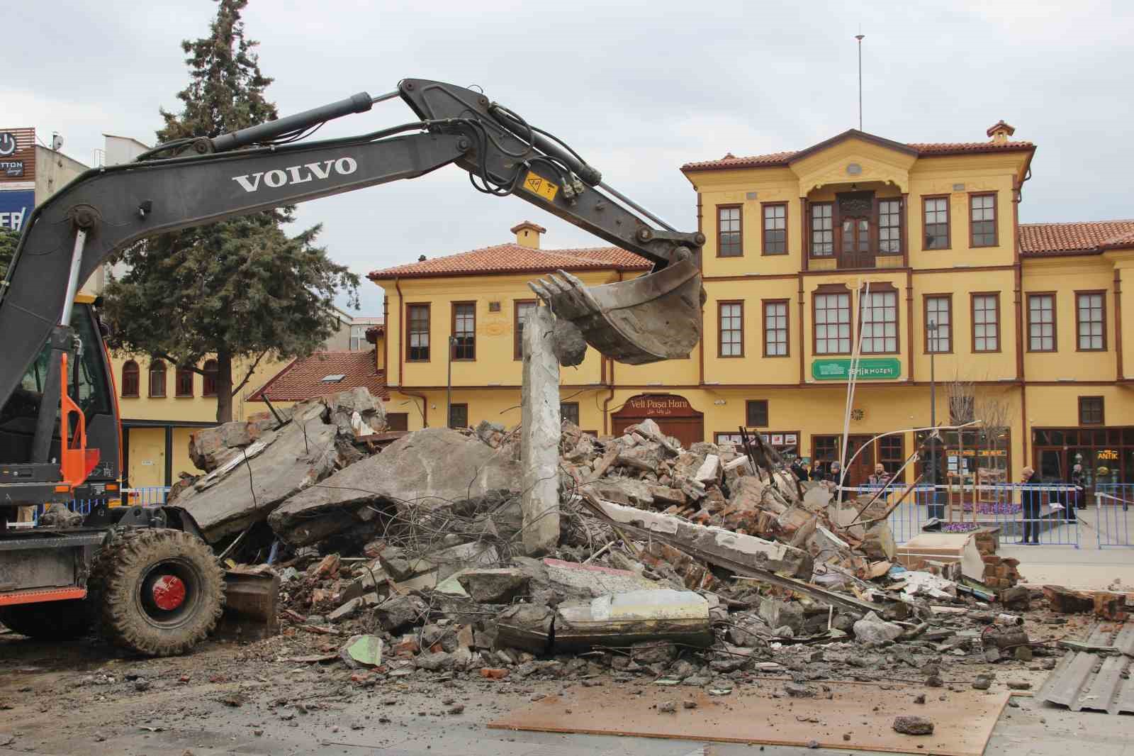 Çorum’da son binanın da yıkılmasıyla tarihi silüet gün yüzüne çıktı