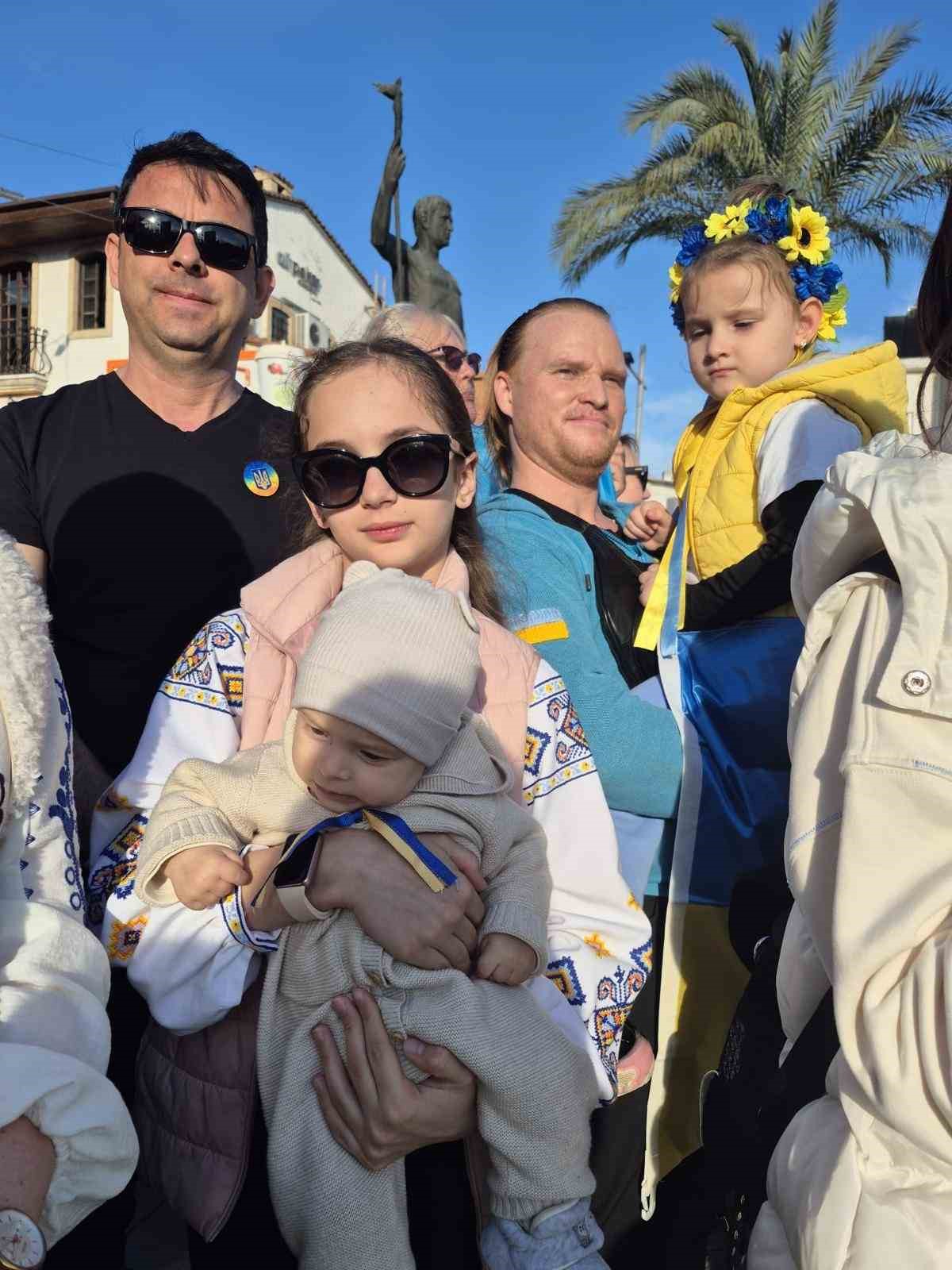 Antalya&rsquo;da Ukraynalılardan 4. yıl &ccedil;ağrısı: "Bu savaşın en b&uuml;y&uuml;k acısı Ukraynalı &ccedil;ocukların geleceğidir"
