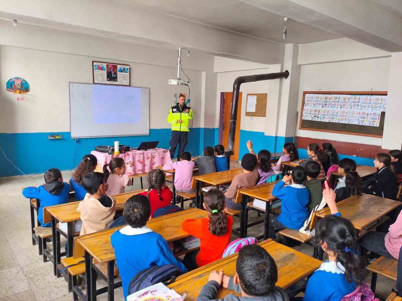 Bulanık&rsquo;ta &ouml;ğrencilere trafik g&uuml;venliği eğitimi
