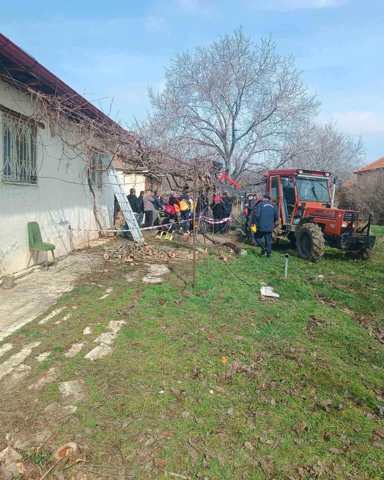 Ağa&ccedil; dalı toplayan kadın 20 metrelik su kuyusuna d&uuml;şt&uuml;
