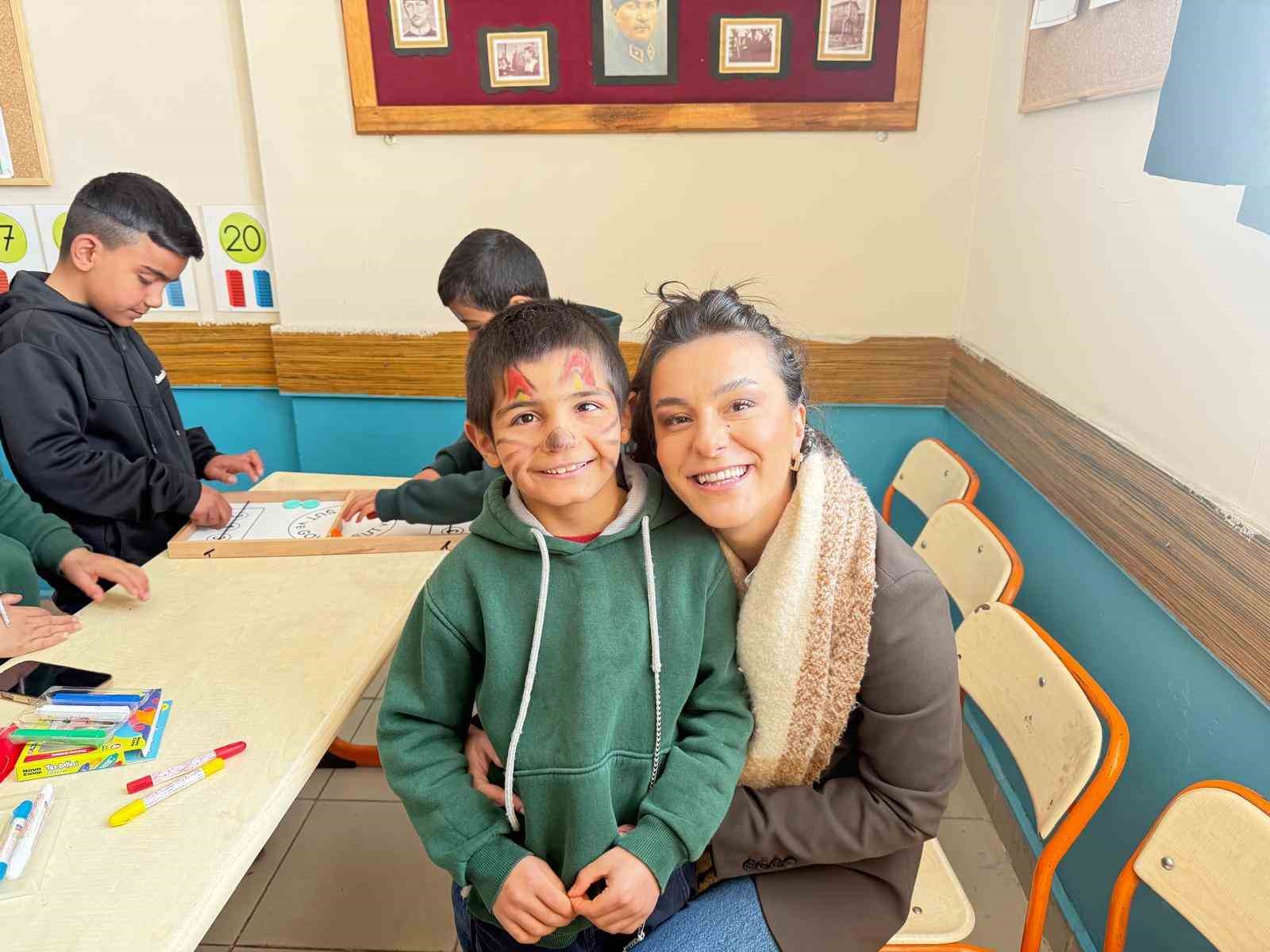 Patnos&rsquo;ta &ouml;ğretmenlerden &ouml;rnek dayanışma
