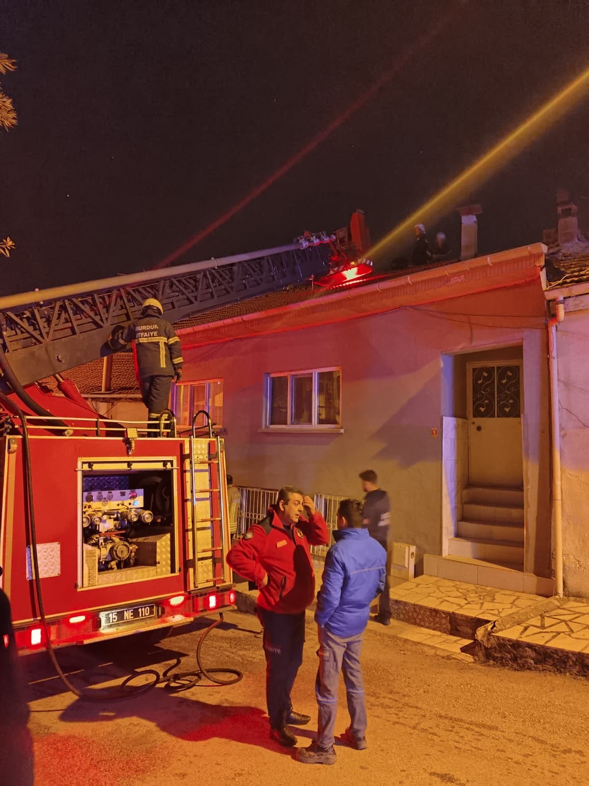 Burdur&rsquo;da m&uuml;stakil evin bacısında yangın
