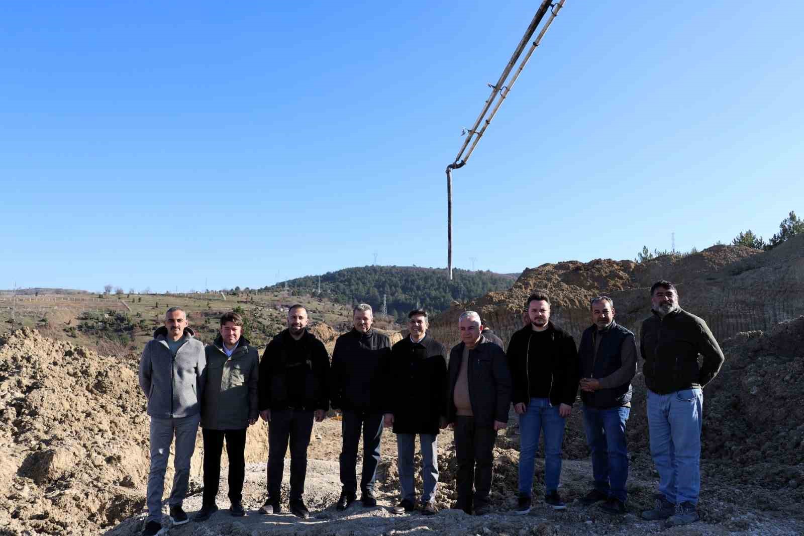 Bilecik&rsquo;te 5 bin tonluk depo i&ccedil;in ilk beton d&ouml;k&uuml;ld&uuml;
