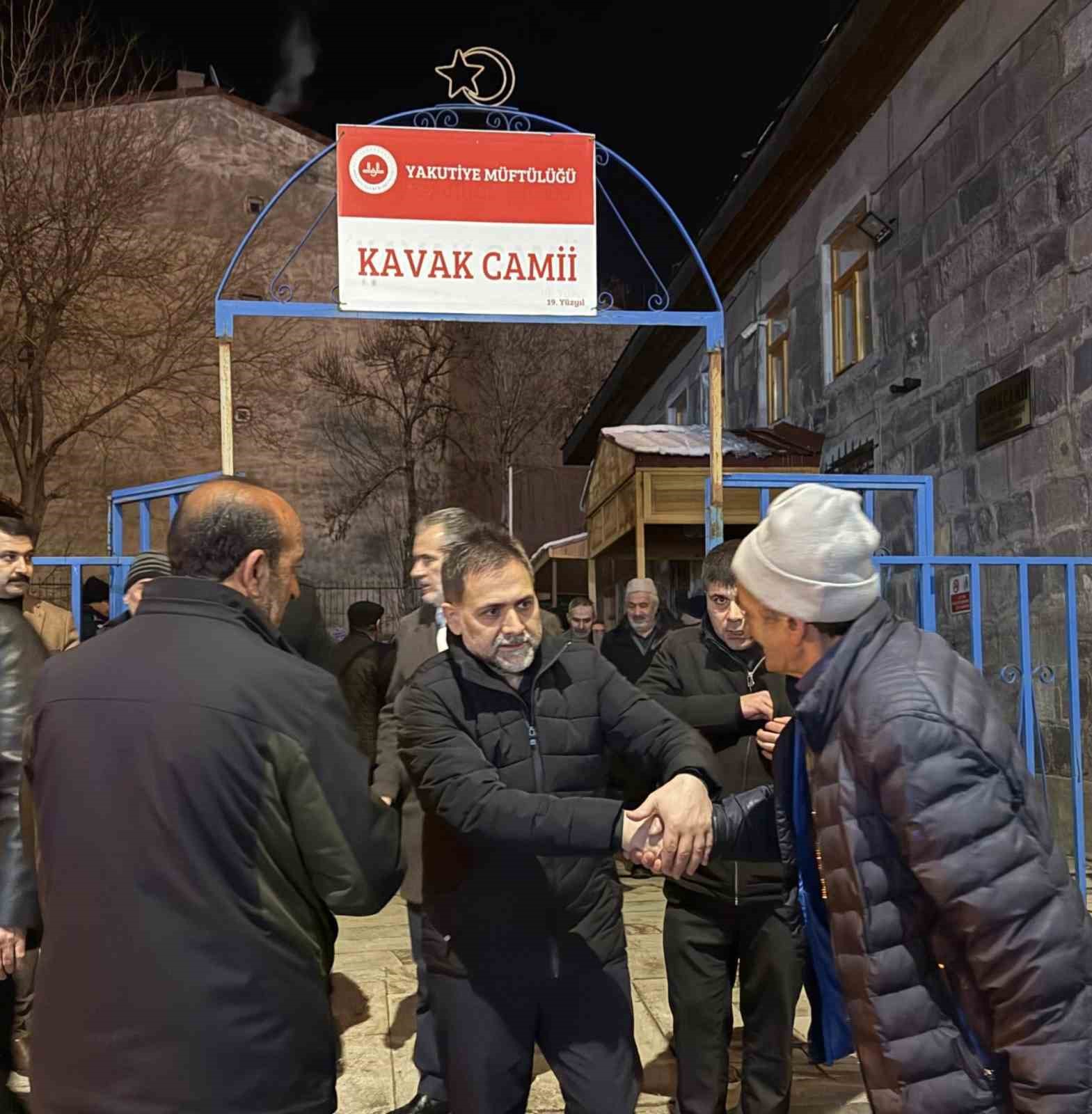 Başkan Sekmen ve U&ccedil;ar vatandaşla buluştu
