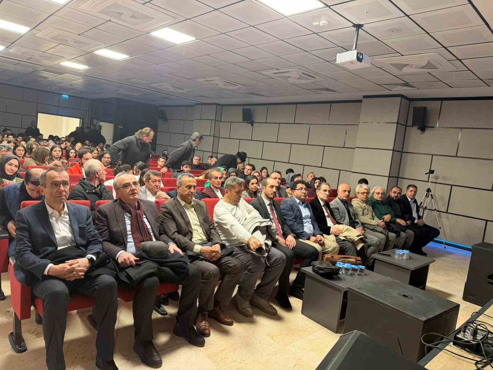 Şeyh Edebali&rsquo;nin d&uuml;ş&uuml;nce d&uuml;nyası ve tarihi mirası ele alındı
