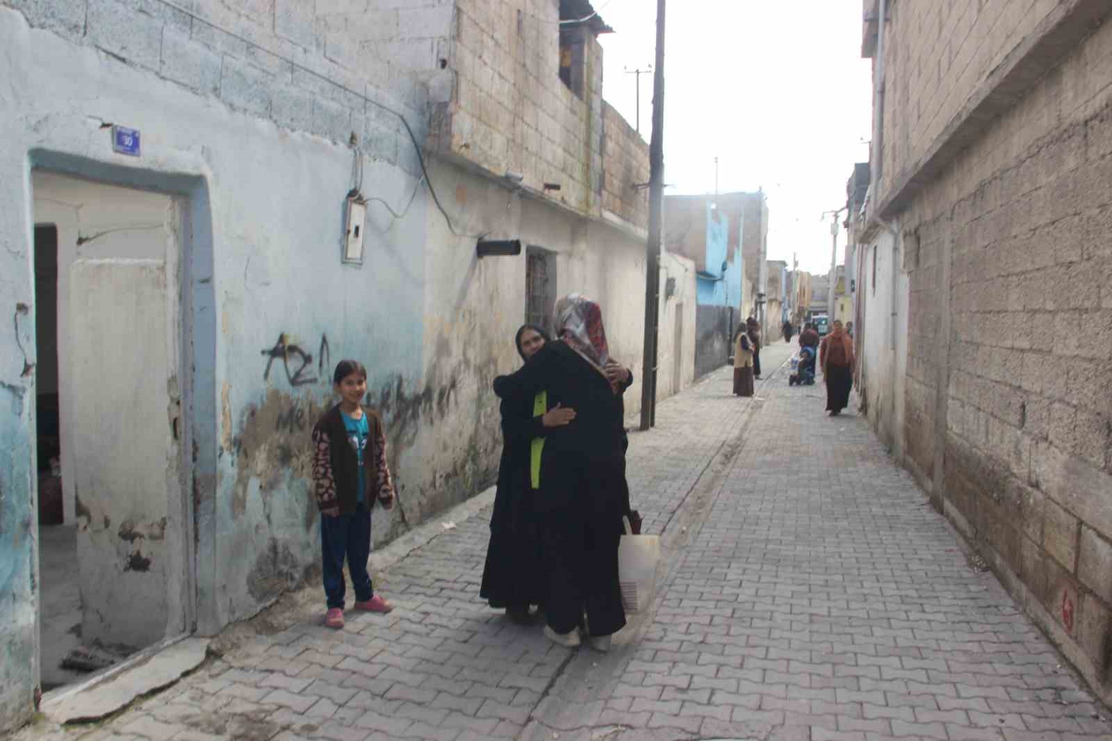 &Ouml;ğretmen, &ccedil;ocukluk hayali mesleğiyle g&ouml;n&uuml;llere dokunuyor
