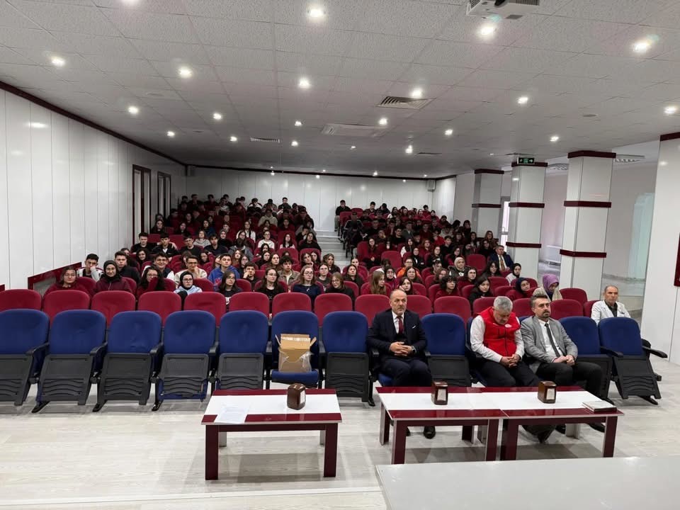Boz&uuml;y&uuml;k Fen Lisesi&rsquo;nde "Ramazan, Cami ve Hayat" Konferansı
