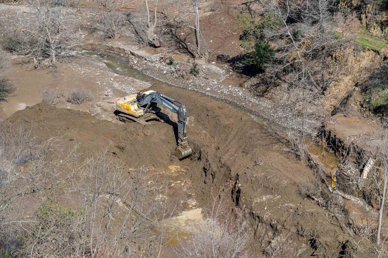 &Ouml;demiş&rsquo;te &ccedil;&ouml;ken yolda &ccedil;alışmalar başladı
