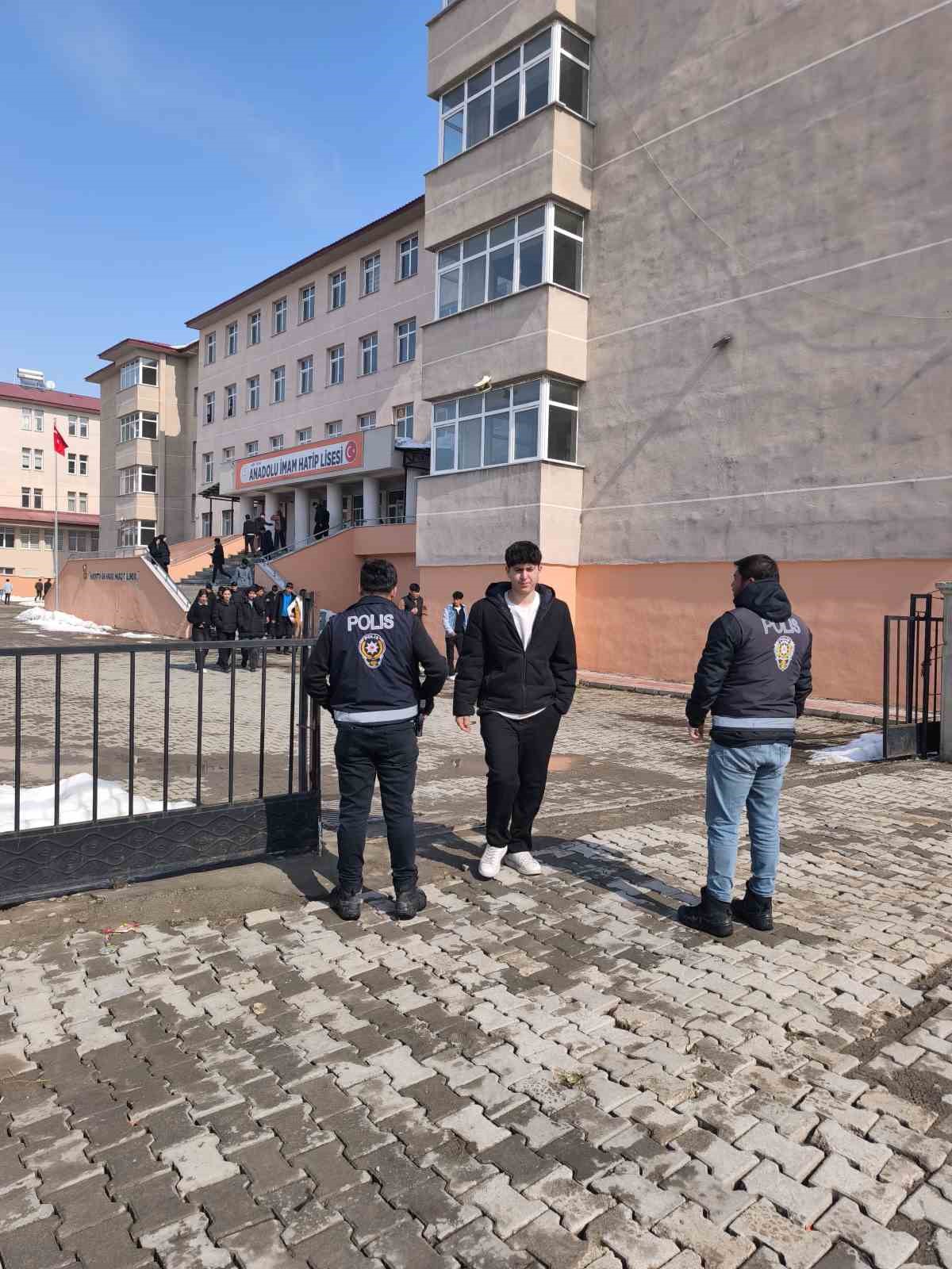 Ağrı’da okul çevrelerinde güvenlik önlemleri artırıldı