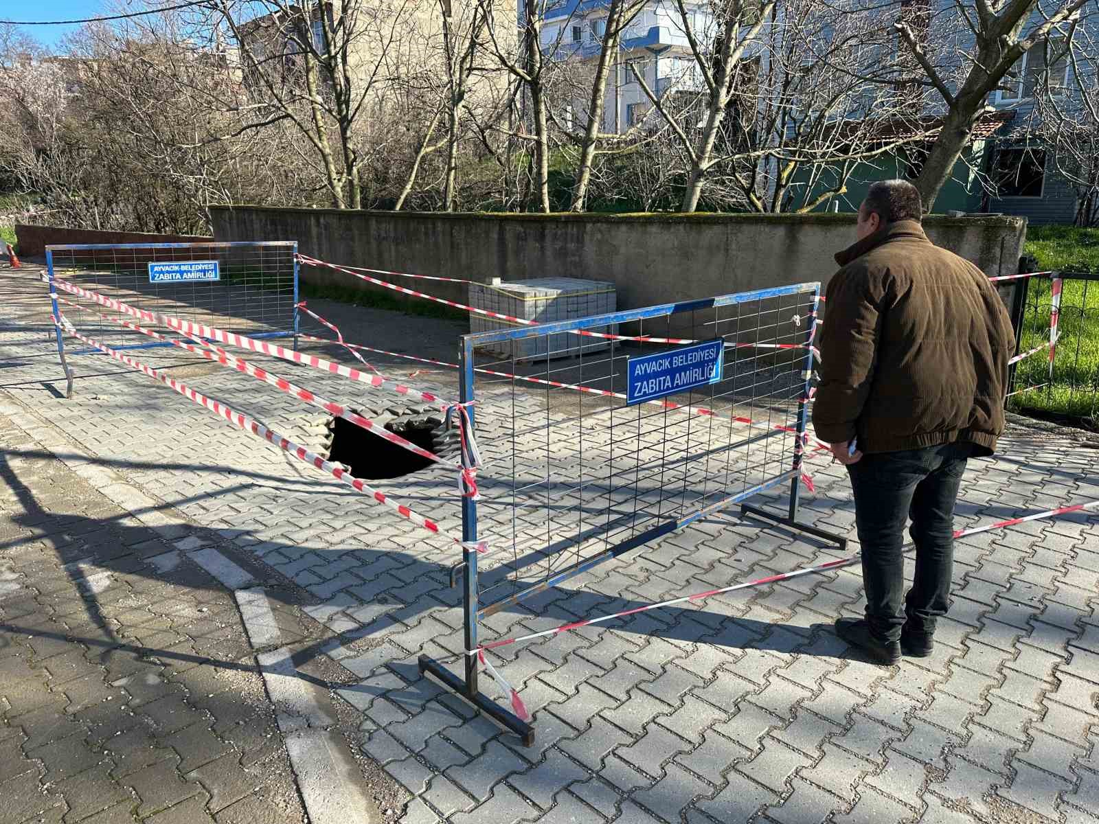 Ayvacık’ta yol çöktü