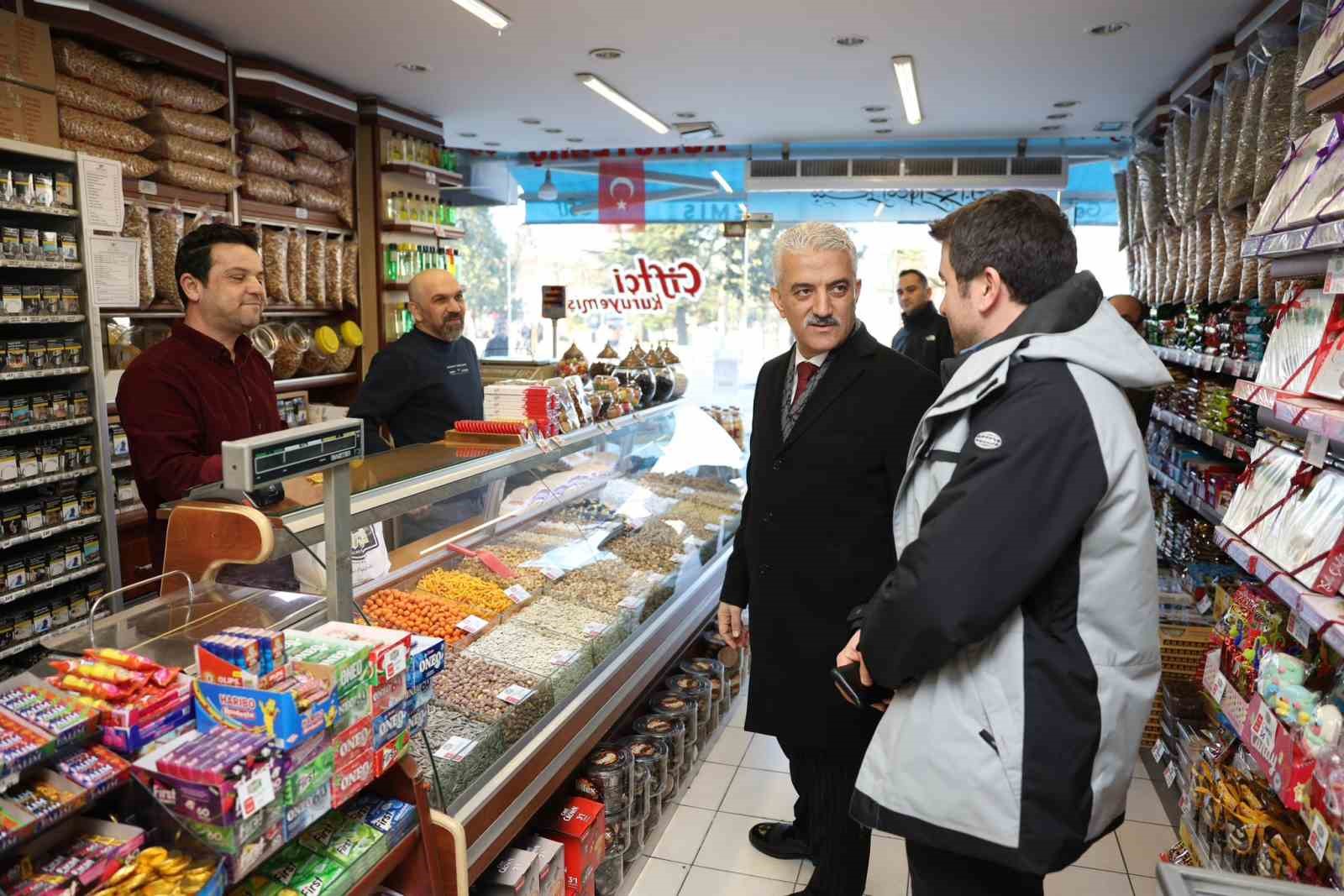 Vali Makas esnafla hasbihal etti
