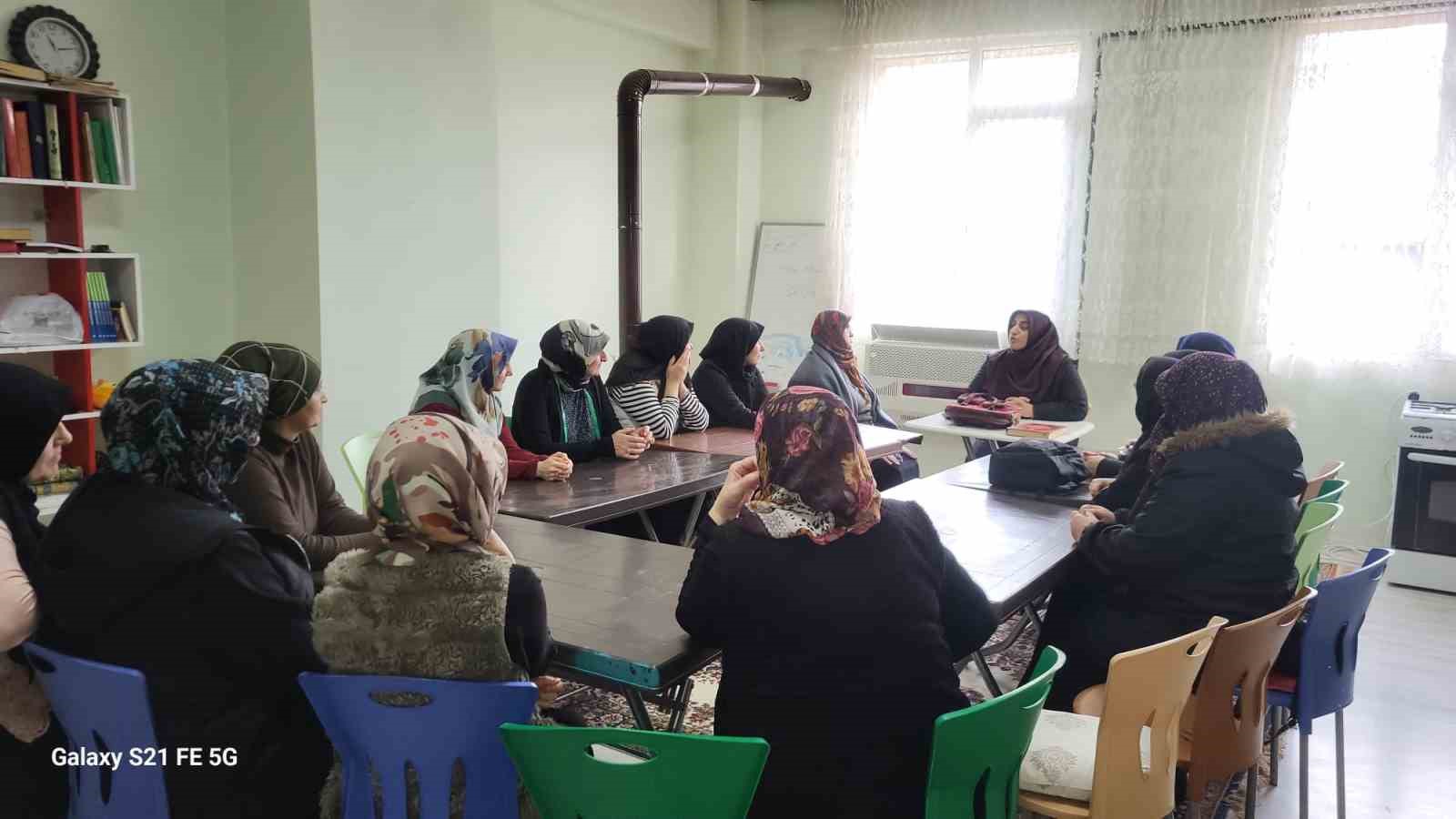 D&uuml;zce&rsquo;de kadınlara &ouml;zel sohbet
