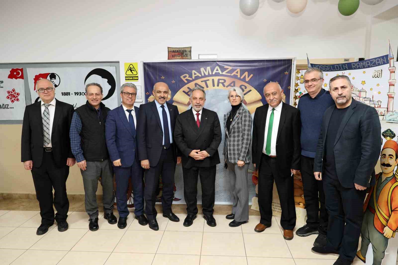 Başkan Yal&ccedil;ın gen&ccedil;lerle Ramazan s&ouml;yleşisinde
