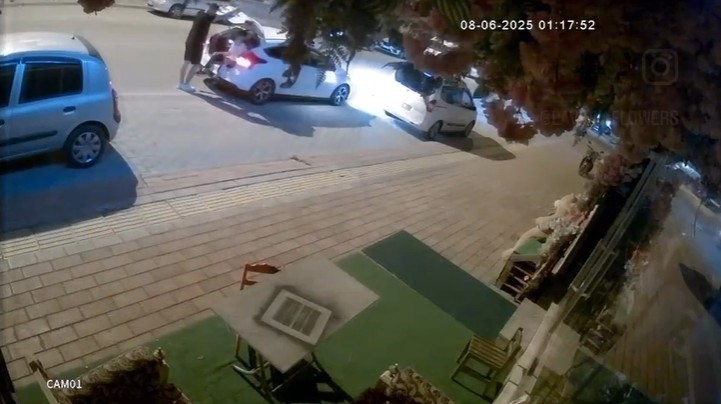 Kapıya 100 TL bırakıp 5 bin TL&rsquo;lik pel&uuml;ş ayıyı &ccedil;aldılar
