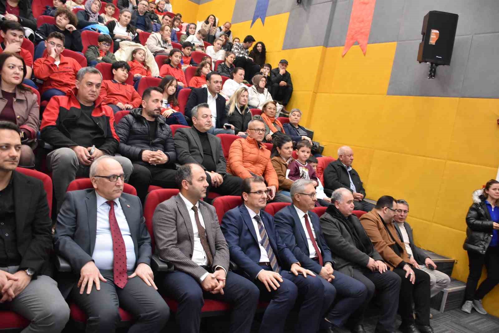 Salihli’de akıl ve zeka oyunları heyecanı: 157 öğrenci ilçe finalinde yarıştı