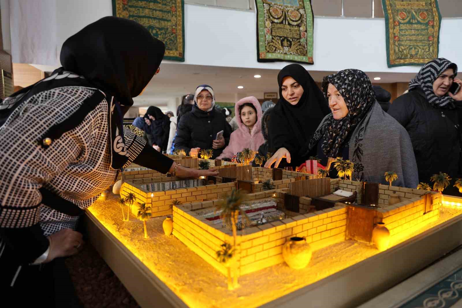 Sivas&rsquo;ta Mukaddes Emanetler Sergisi&rsquo;nde uzun kuyruklar oluştu
