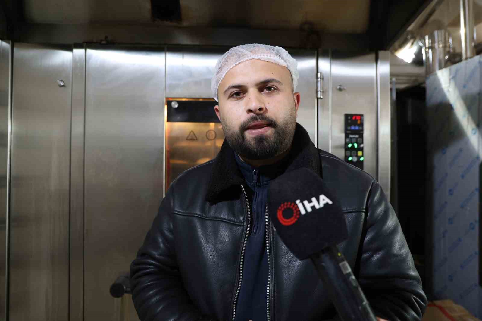 Kozan&rsquo;da ustaların Ramazan ayında pide mesaisi
