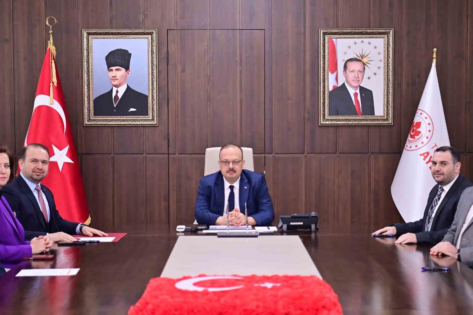 Aydın’da ambulans ve istasyon binası bağışı