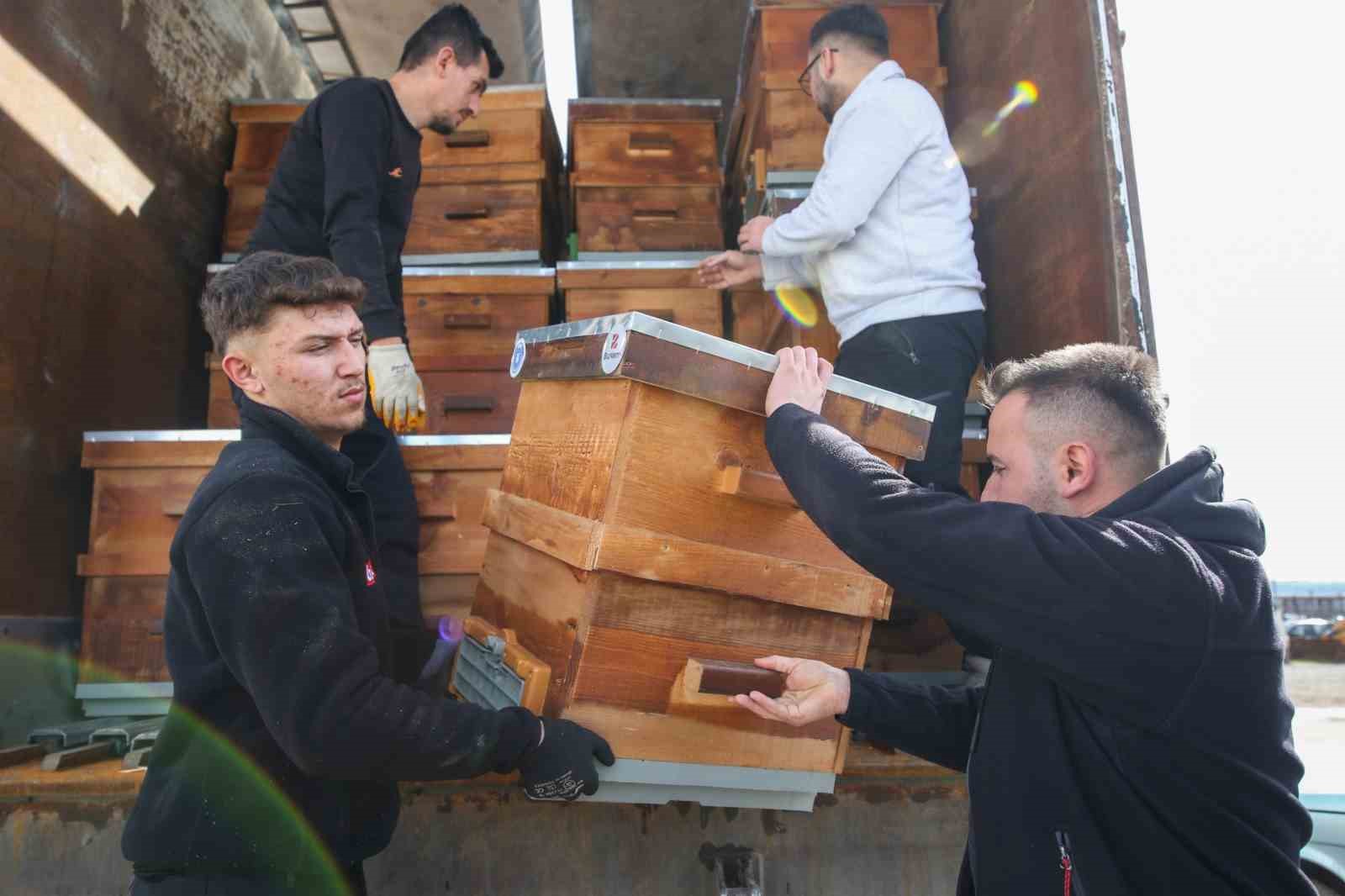 Kırsal &uuml;retime kovan desteği
