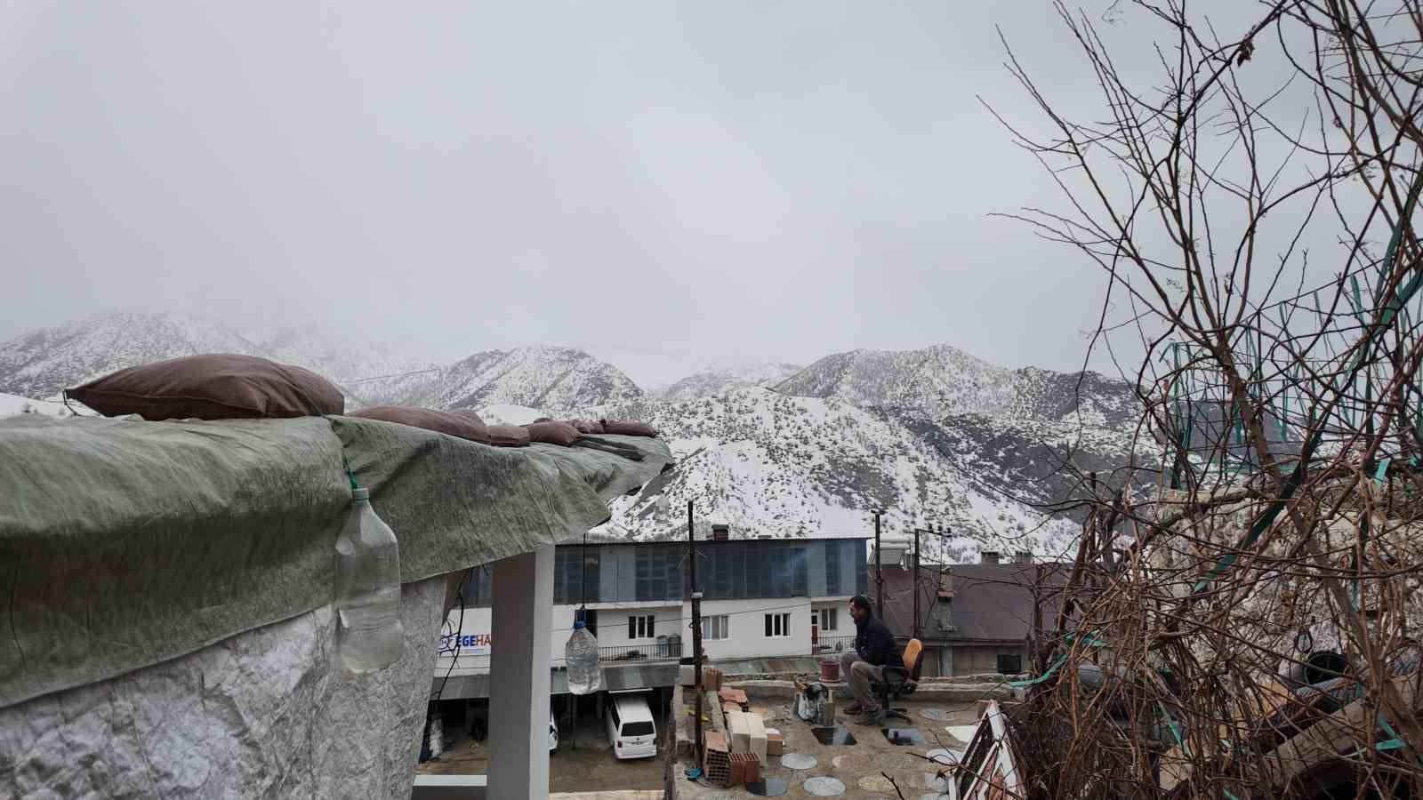 Bütün birikimi ile ev yaptı, toprak kayması ile ’hayatı’ askıda kaldı