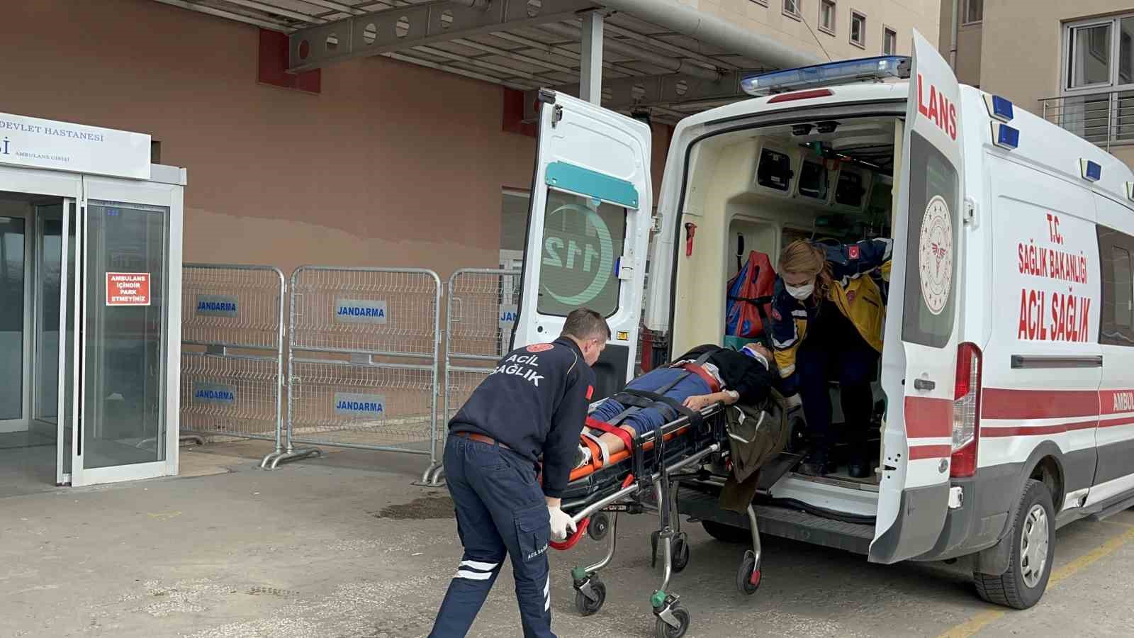 &Ccedil;orlu&rsquo;da aracın elektrik direğine &ccedil;arptığı kaza kamerada
