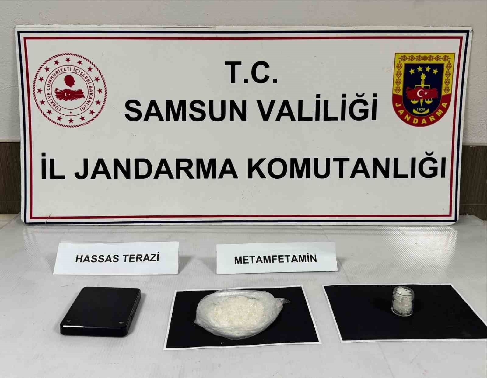 Jandarma, kümese saklanan uyuşturucuyu ele geçirdi: 2 gözaltı