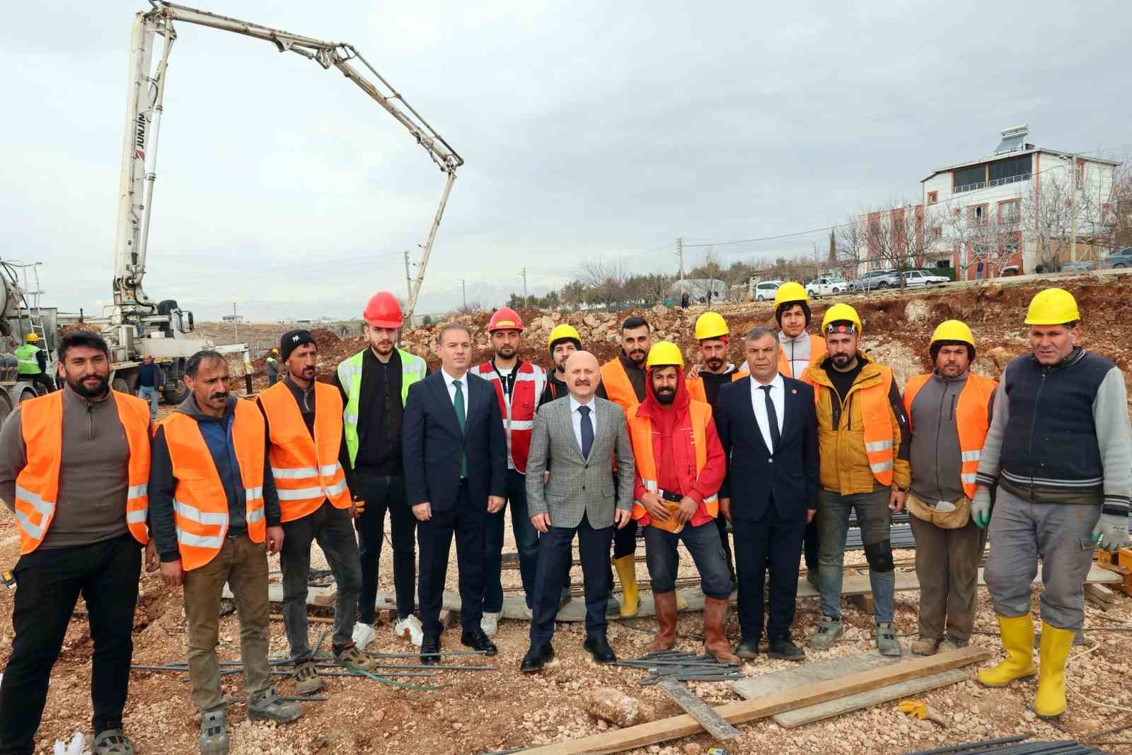 Kaya&ouml;n&uuml; Mahallesi&rsquo;nde 12 derslikli ilk ve ortaokulun temeli atıldı
