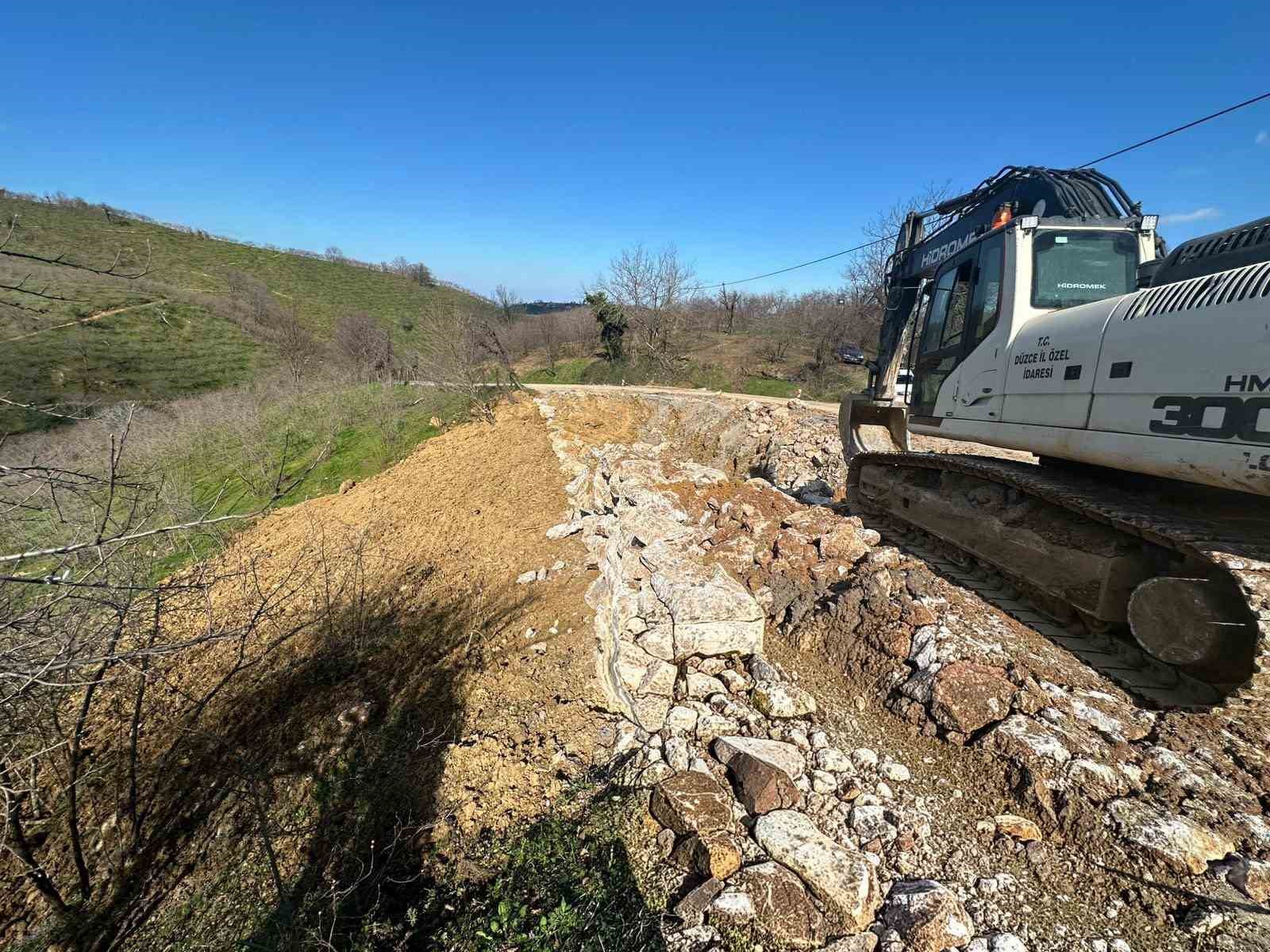 Heyelan alanında stabilizasyon &ccedil;alışması
