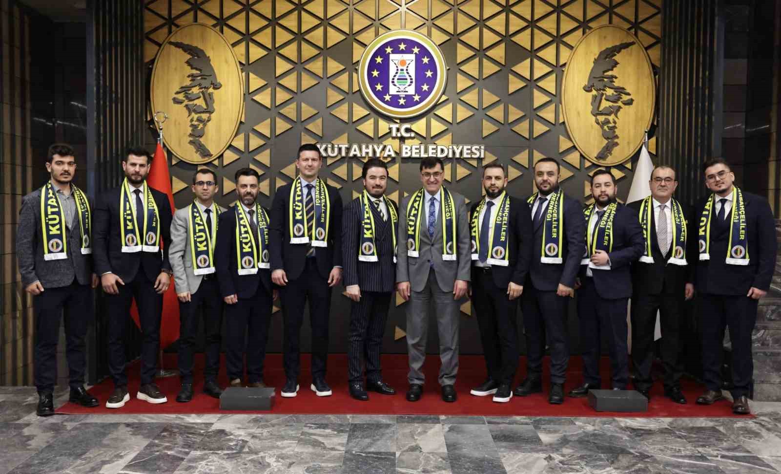 Vali Musa Işın ve Başkan Ey&uuml;p Kahveci, K&uuml;tahya Fenerbah&ccedil;eliler Derneği y&ouml;neticilerini ağırladı
