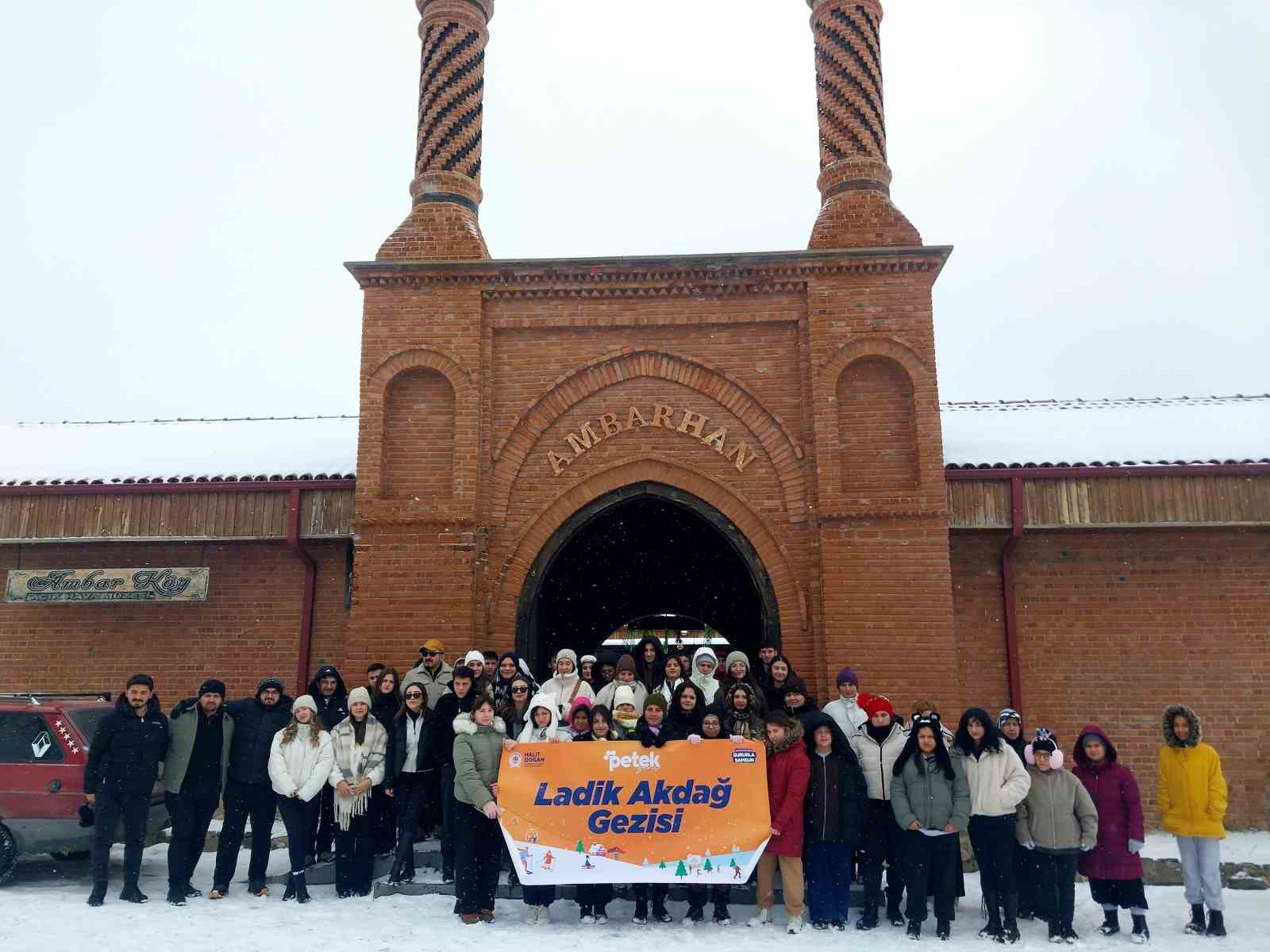 Petek gen&ccedil;le gen&ccedil;ler Akdağ&rsquo;ı keşfe doydu
