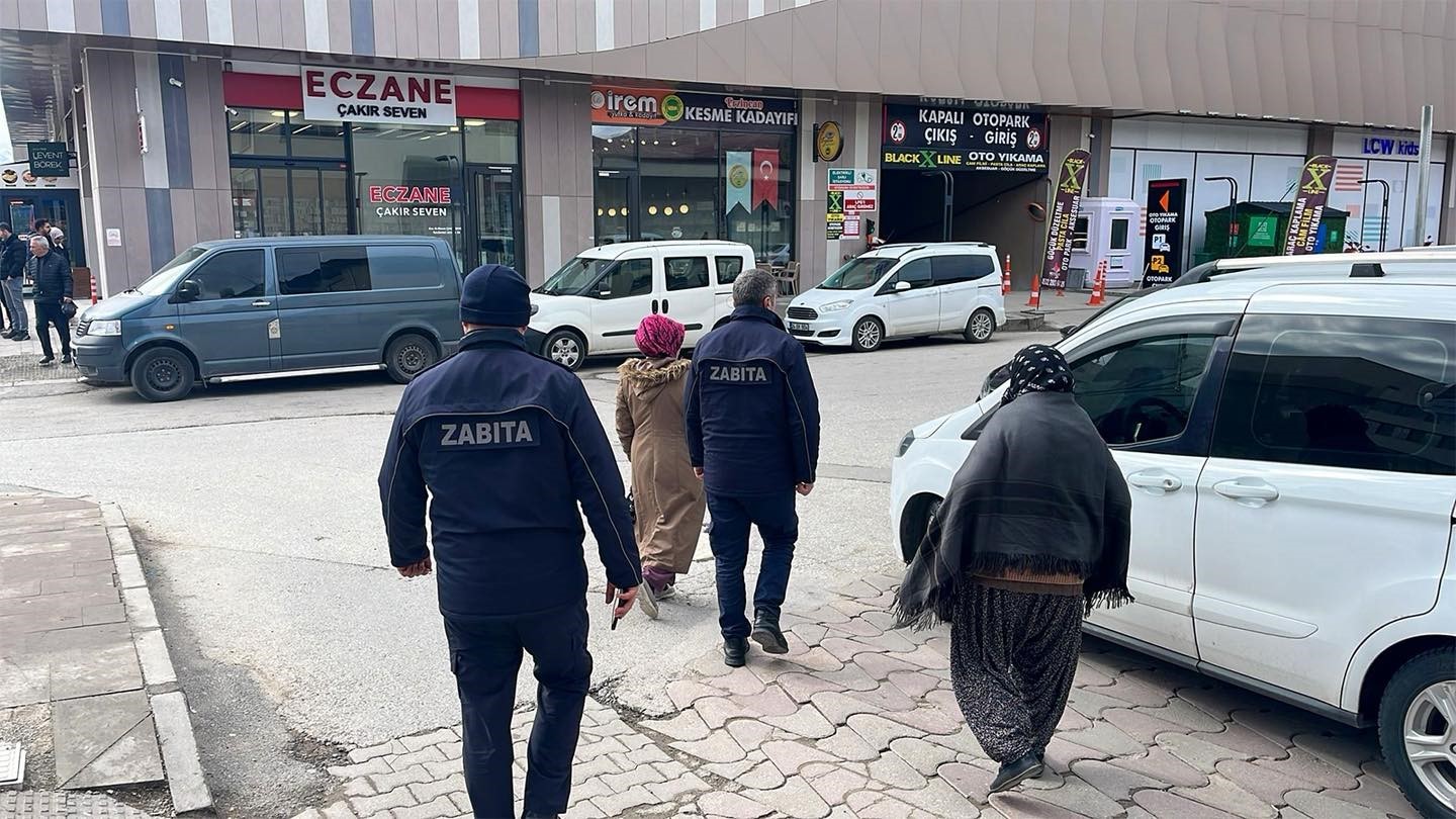 Erzincan&rsquo;da dilencilere y&ouml;nelik denetimlerde 23 kişiye işlem yapıldı
