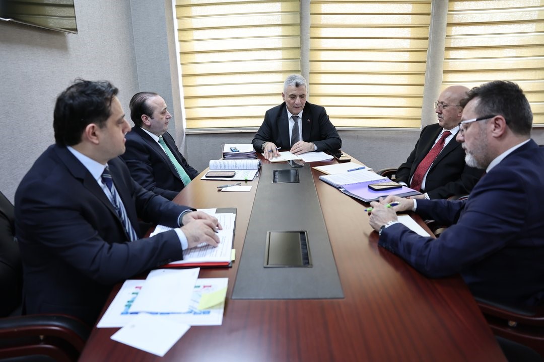 Bakan Bolat: "T&uuml;rkiye-Suriye Ortak G&uuml;mr&uuml;k Komitesi&rsquo;nin ilk toplantısını en kısa s&uuml;rede ger&ccedil;ekleştirme hususunda mutabık kaldık"
