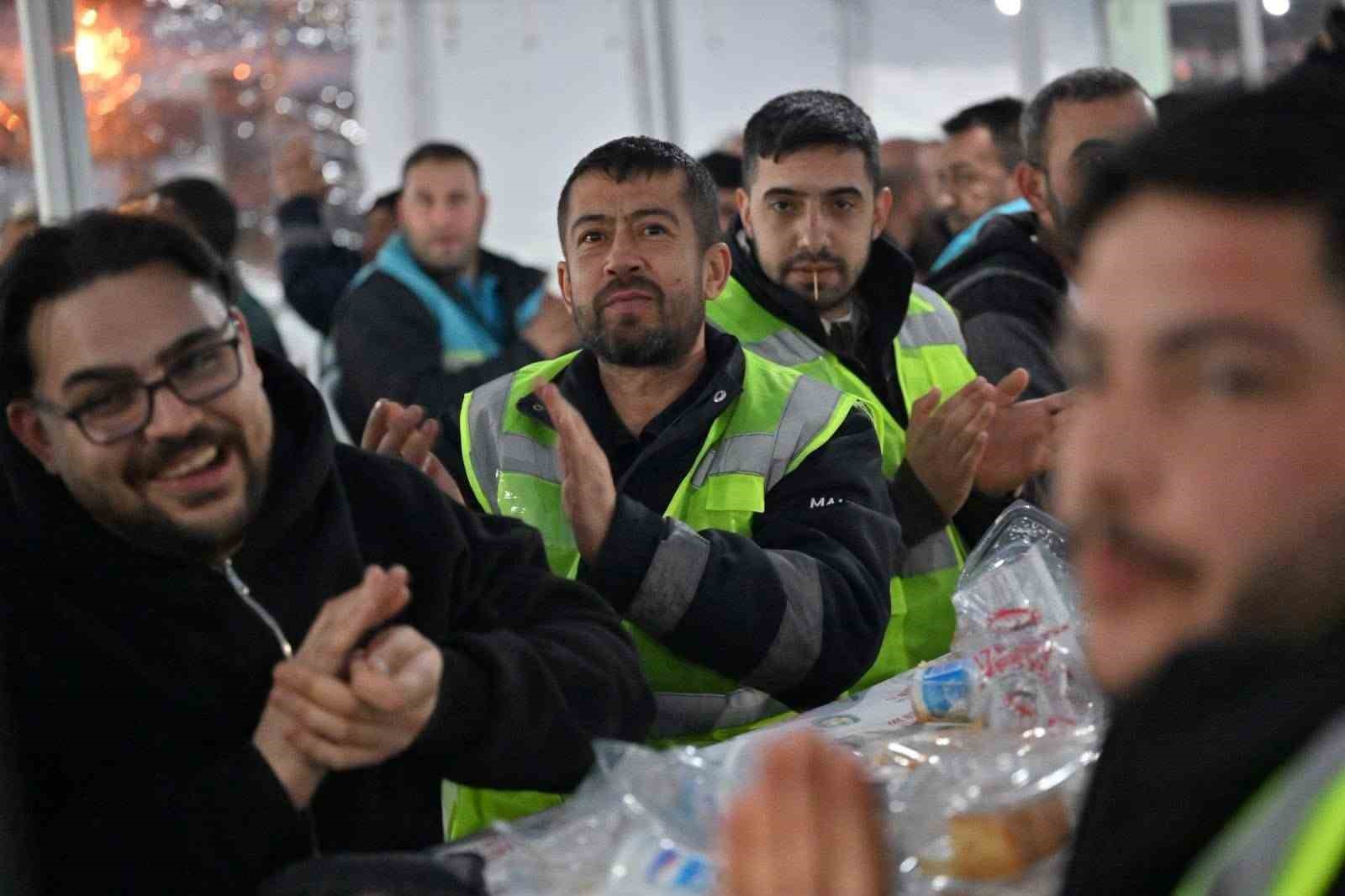 Başkan Dutlulu&rsquo;dan saha personeline iftar sofrasında m&uuml;jde
