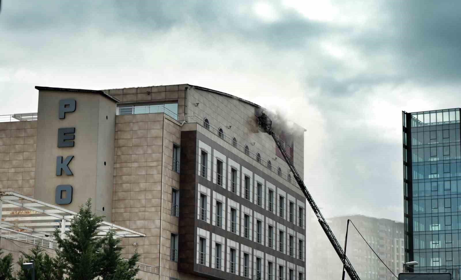 İstanbul&rsquo;da polisevinde yangın paniği
