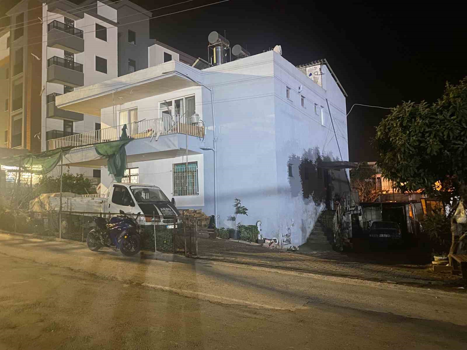 Arkadaşına selam vermek i&ccedil;in bastığı kornadan ses &ccedil;ıkmayınca &ccedil;alındığını fark etti
