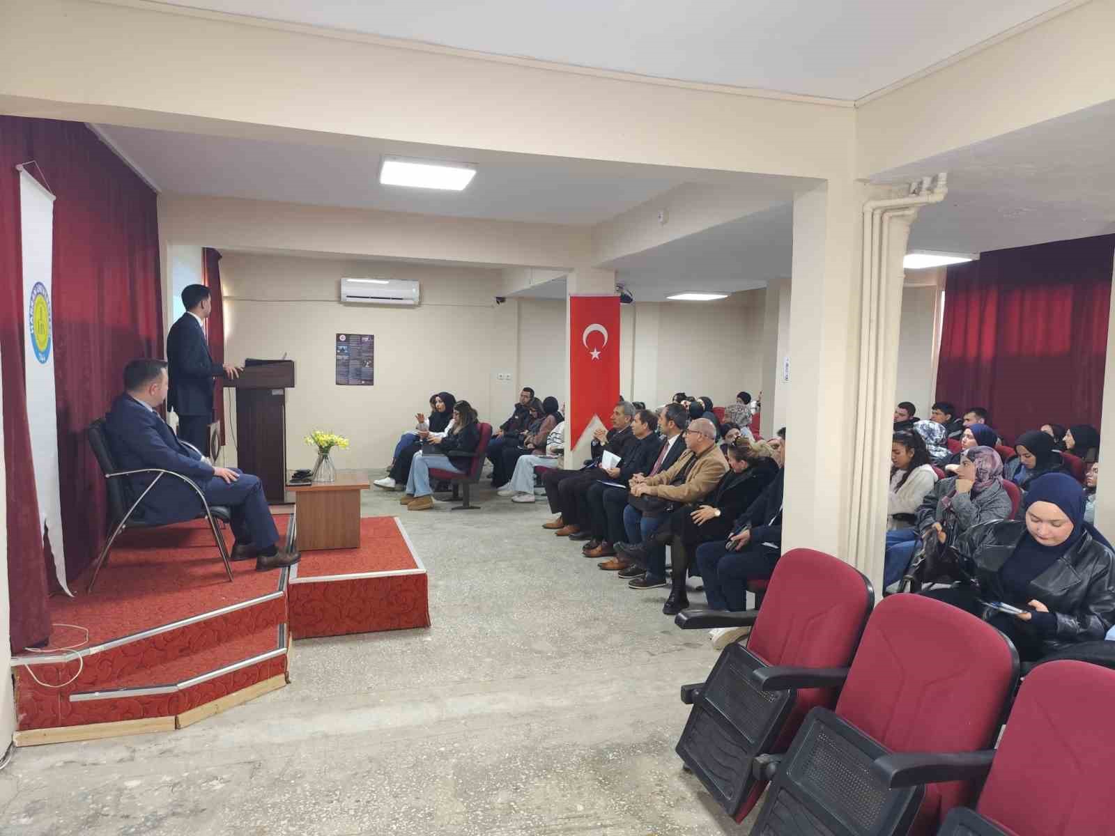 Başsavcı &ouml;ğrencileri dijital dolandırıcılık konusunda uyardı
