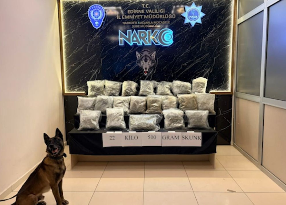 Tırın lastiğinden 22,5 kilogram uyuşturucu &ccedil;ıktı
