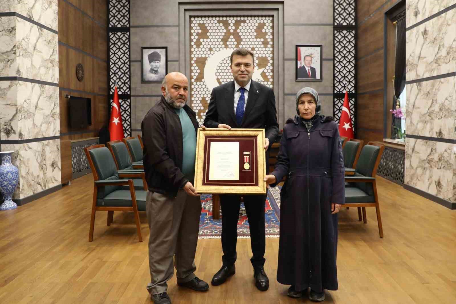 Devlet Övünç Madalyaları şehit aileleri ve gaziye takdim edildi