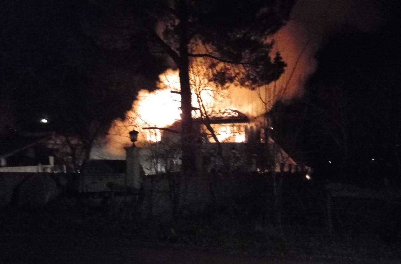 Ordu&rsquo;da ambarda &ccedil;ıkan yangın marangoz at&ouml;lyesi ve ahırı k&uuml;le &ccedil;evirdi
