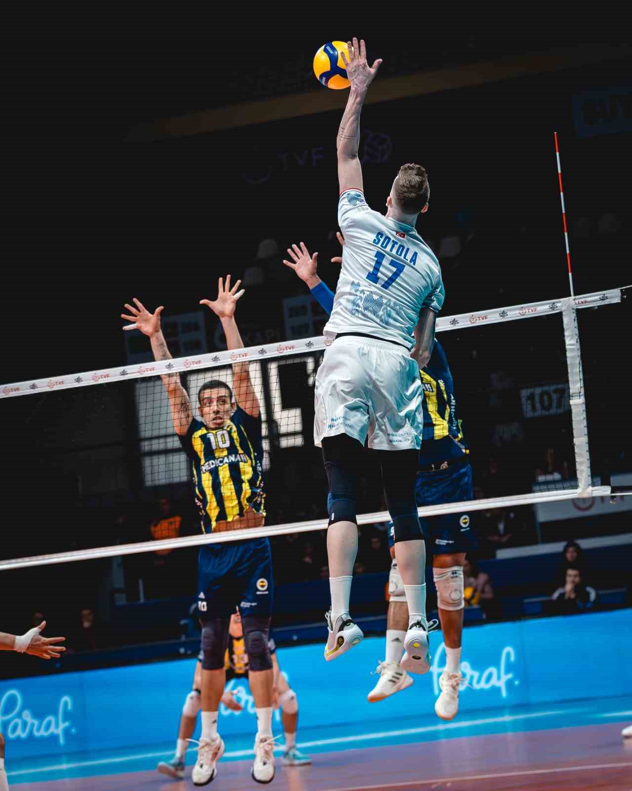 Efeler Ligi: Halkbank: 3 - Fenerbah&ccedil;e Medicana: 0
