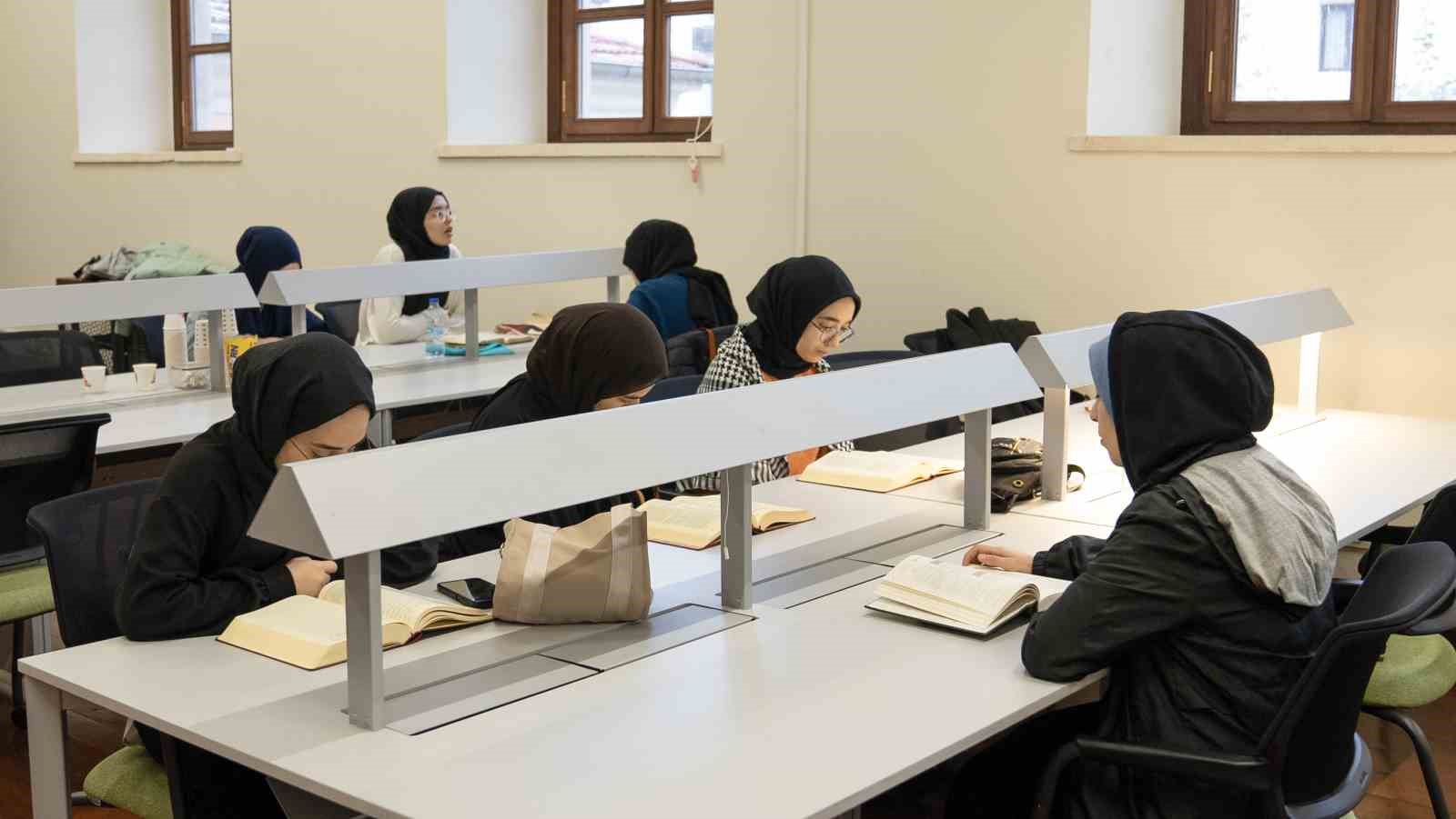 T&Uuml;RGEV 2025-2026 eğitim yılı hafızlık destek programında 7 &ouml;ğrenci hafız oldu
