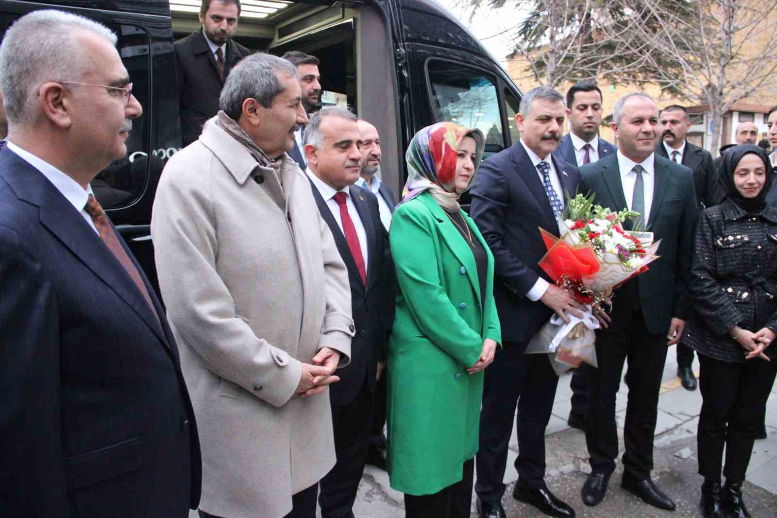 Bakan &Ccedil;ift&ccedil;i, 5 yıl valilik yaptığı &Ccedil;orum&rsquo;u ziyaret etti
