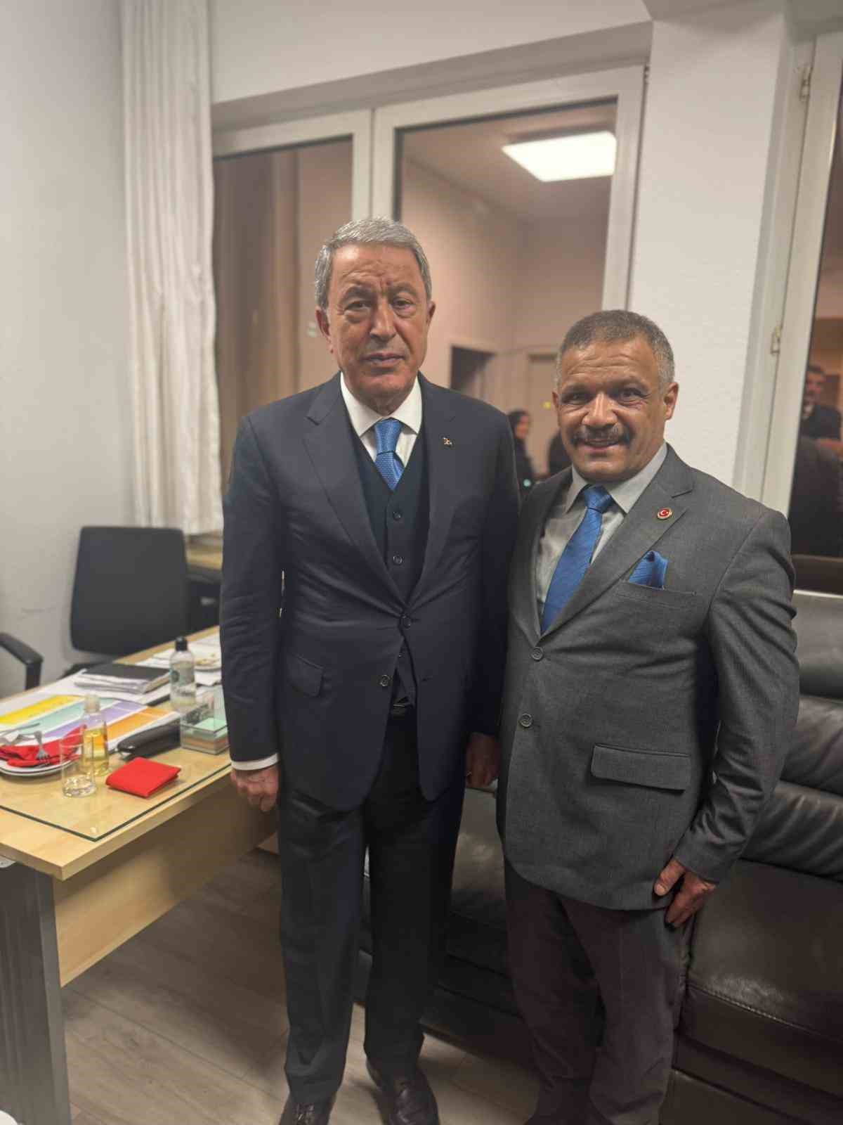 Hulusi Akar&rsquo;dan AKİB y&ouml;netimine teşekk&uuml;r
