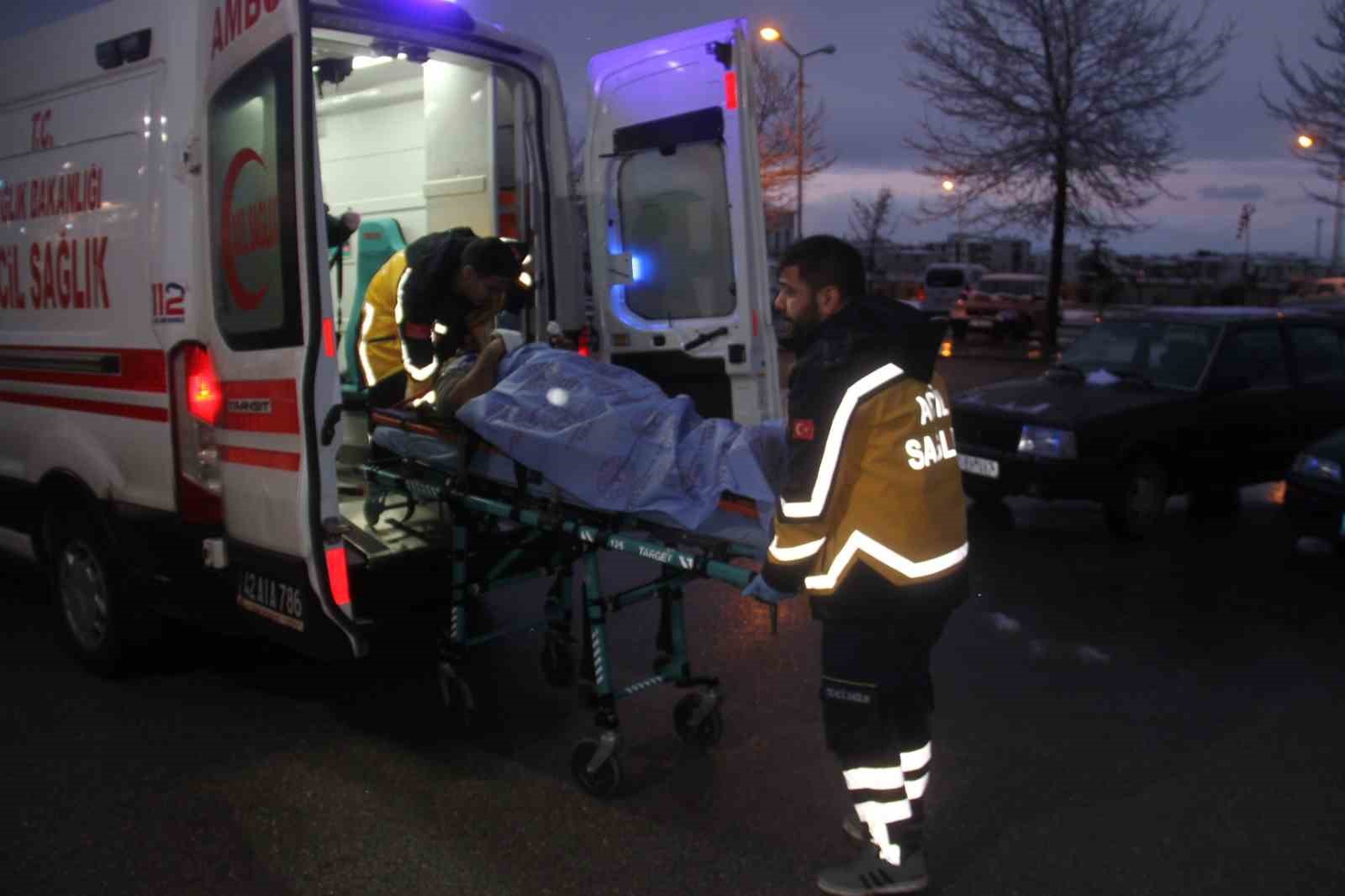 Konya&rsquo;da kamyonet şarampole devrildi: 4 yaralı
