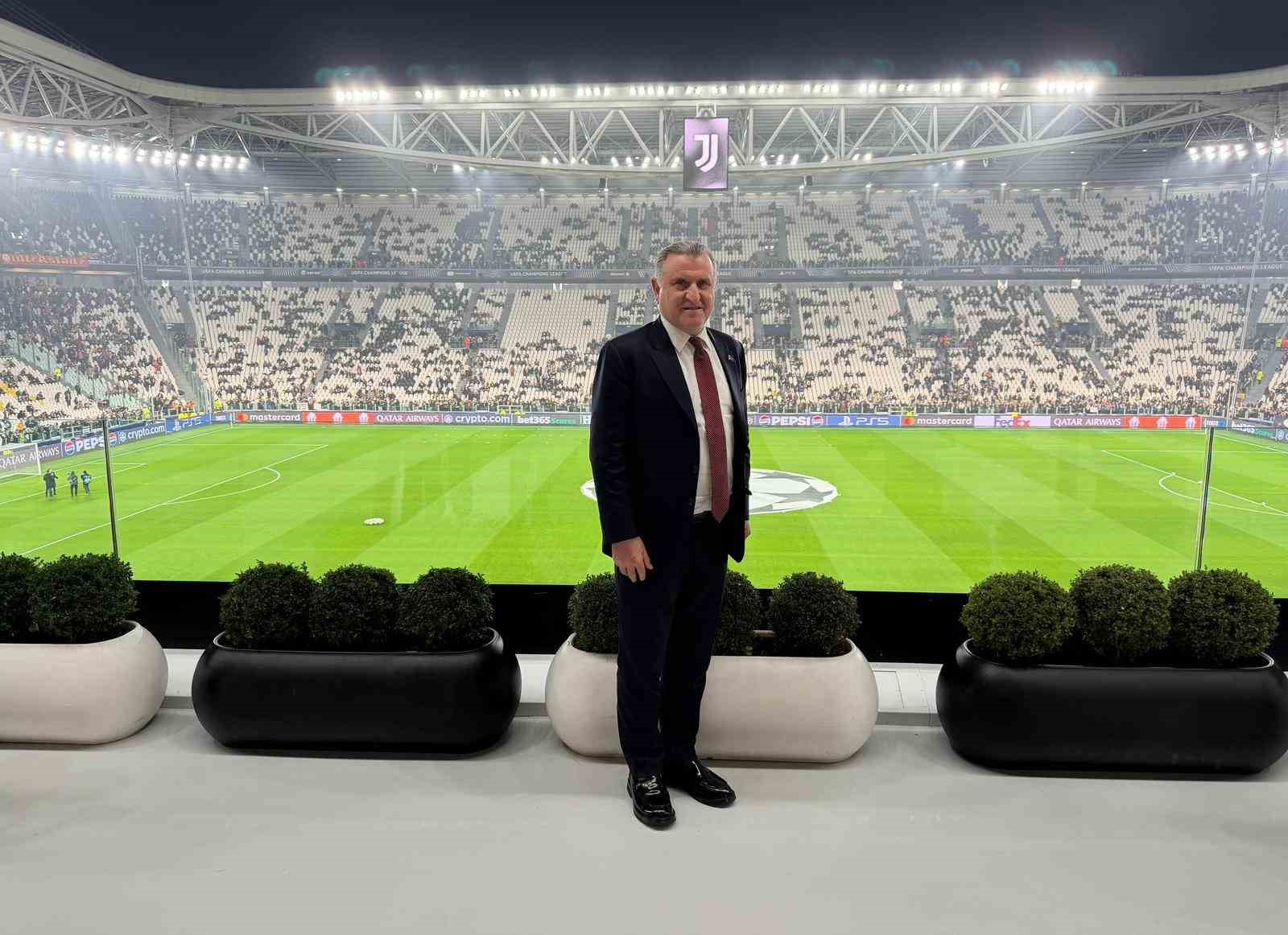 Bakan Osman Aşkın Bak, Juventus - Galatasaray maçını takip etti