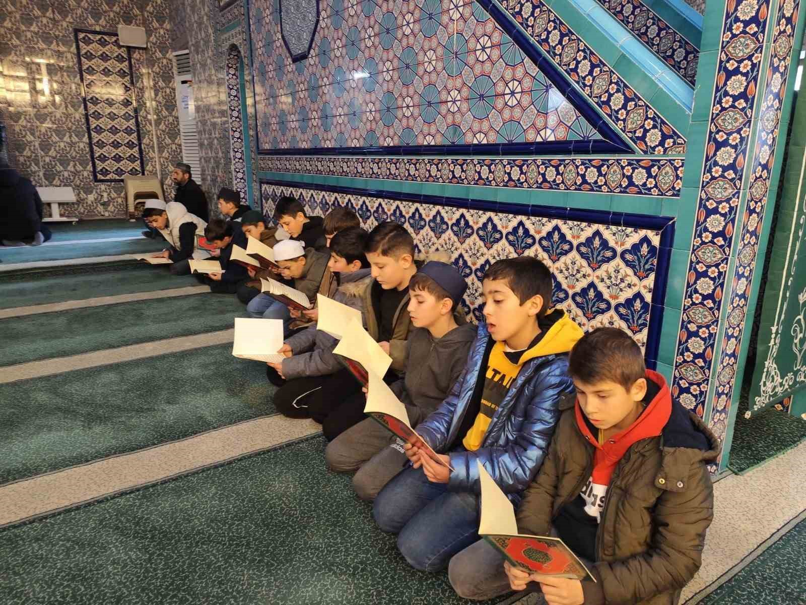 Akdağmadeni’nde gönülleri birleştiren proje: Hatim kumbarası